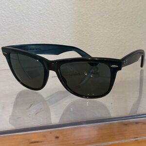 Ray Ban Classic Black Wayfarer-Style Sunglasses